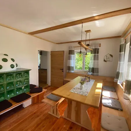 Almhaus Vorleithen 皮恩山口附近施皮塔尔