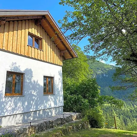 Almhaus Vorleithen Dağ evi *