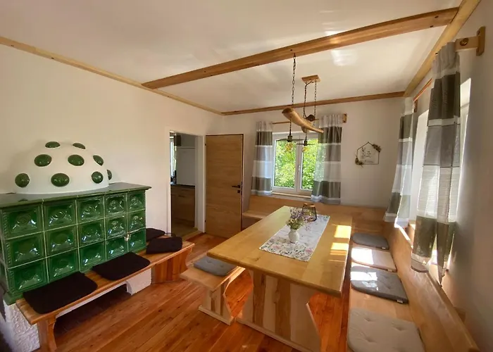 Almhaus Vorleithen 皮恩山口附近施皮塔尔